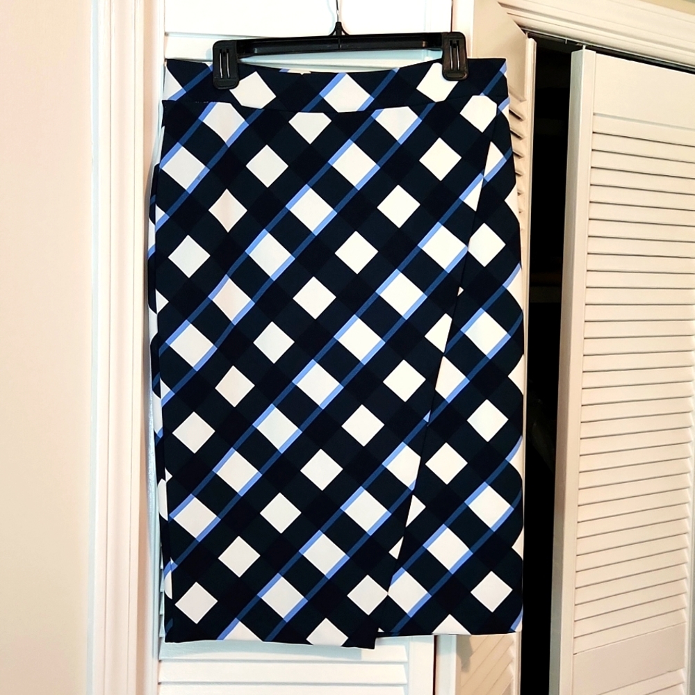 Ann Taylor Factory skirt size 10, white/navy/light blue